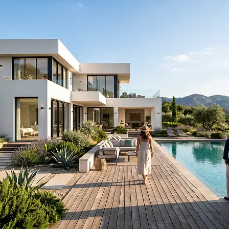 Villa contemporaine livrée par Nova Home Groupe vue depuis son jardin paysager